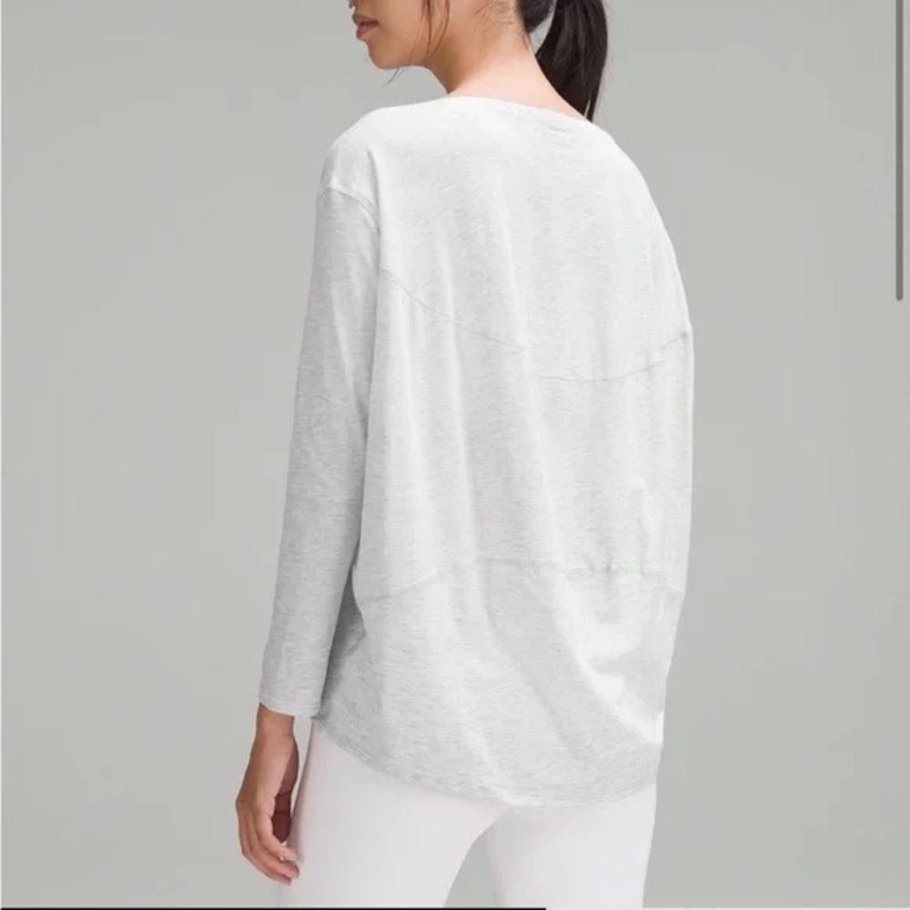Lululemon Women's Back In Action Long Sleeve Gray Long Sleeve Tshirt - Picture 3 of 8